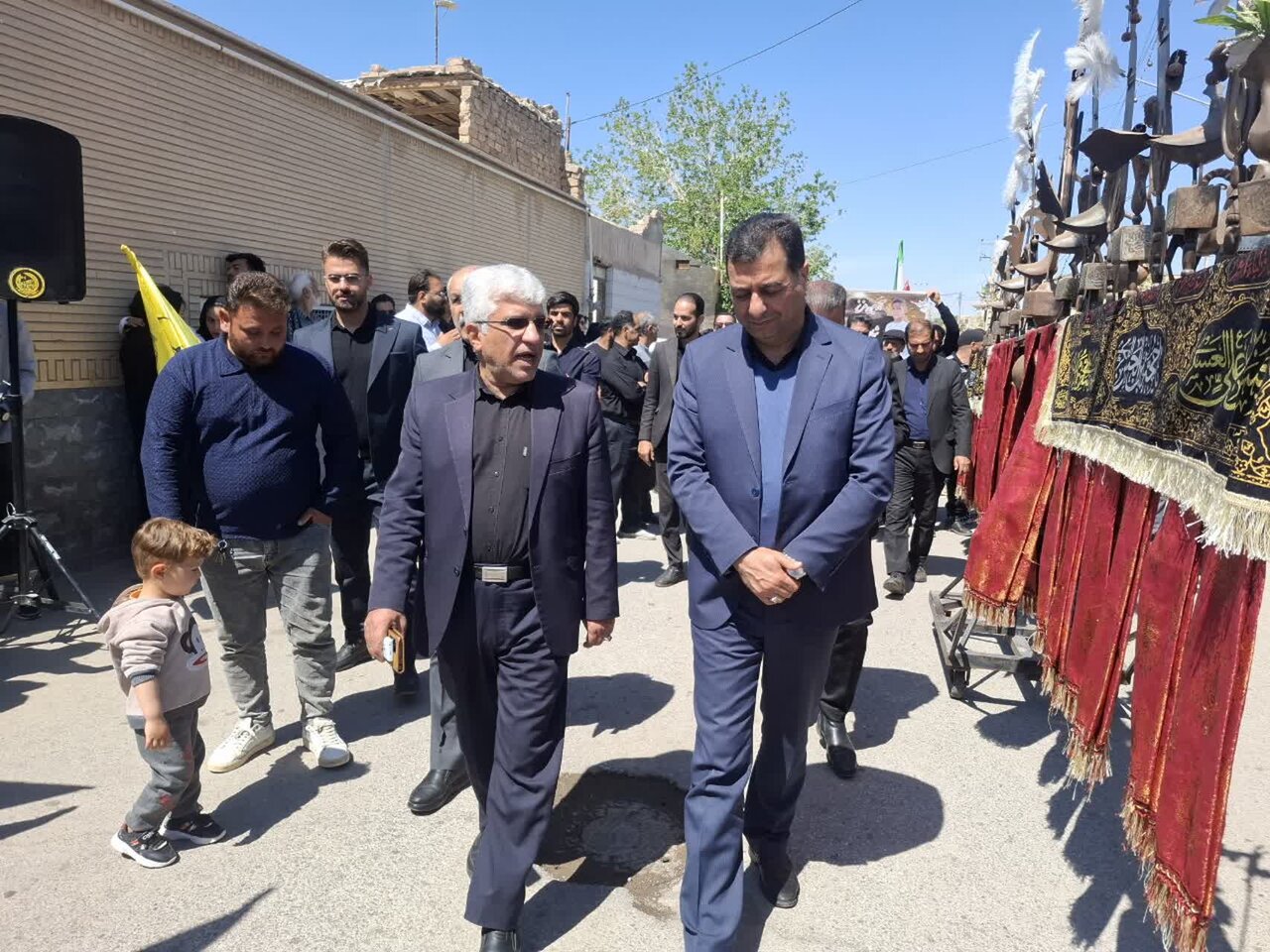 مراسم تشییع شهدای دانشآموز در روستای یحییآباد آران و بیدگل برگزارشد+تصاویر