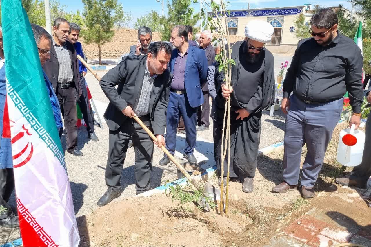 پویش کاشت نهال «امید» در بخش قمصر برگزار شد+تصاویر