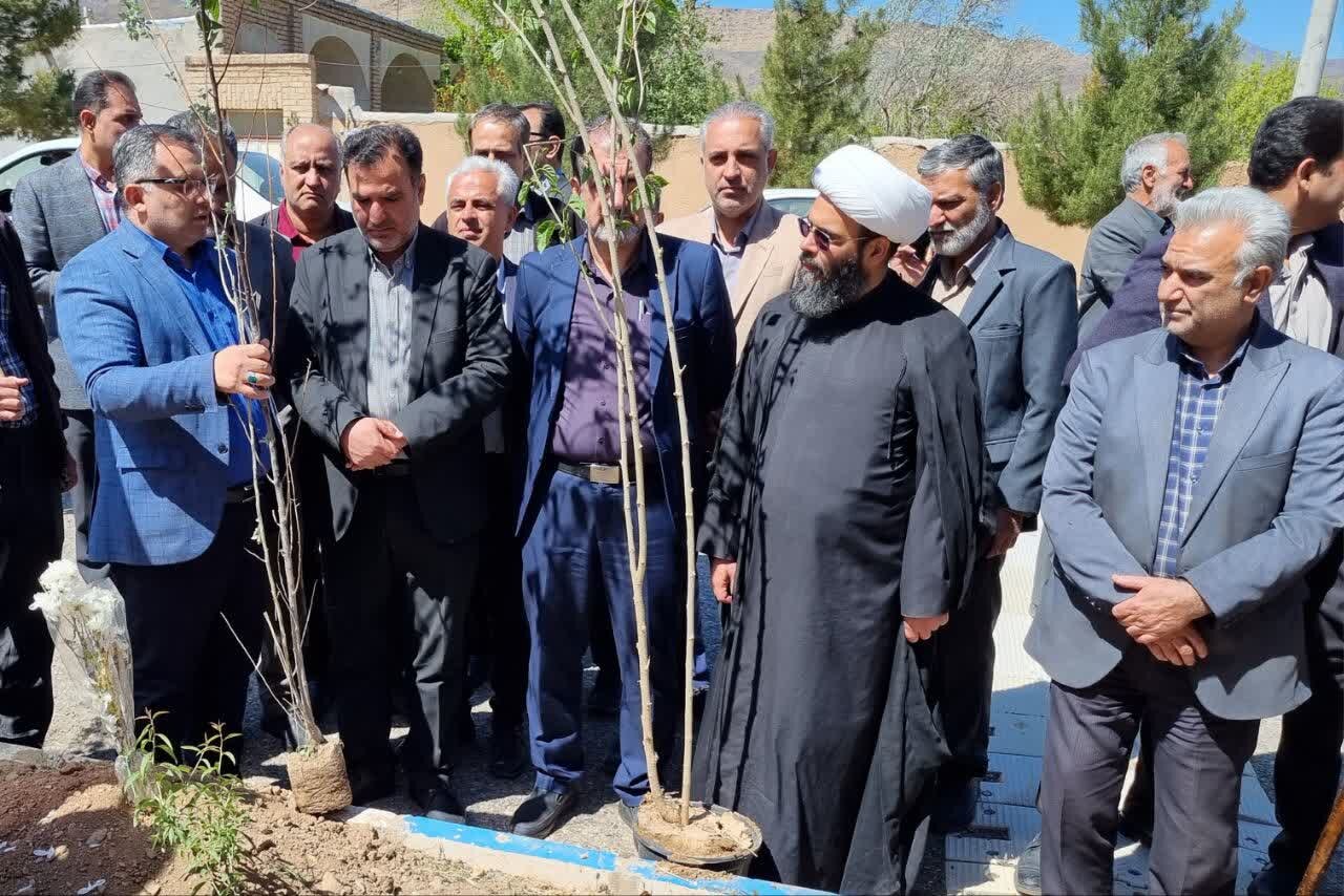 پویش کاشت نهال «امید» در بخش قمصر برگزار شد+تصاویر