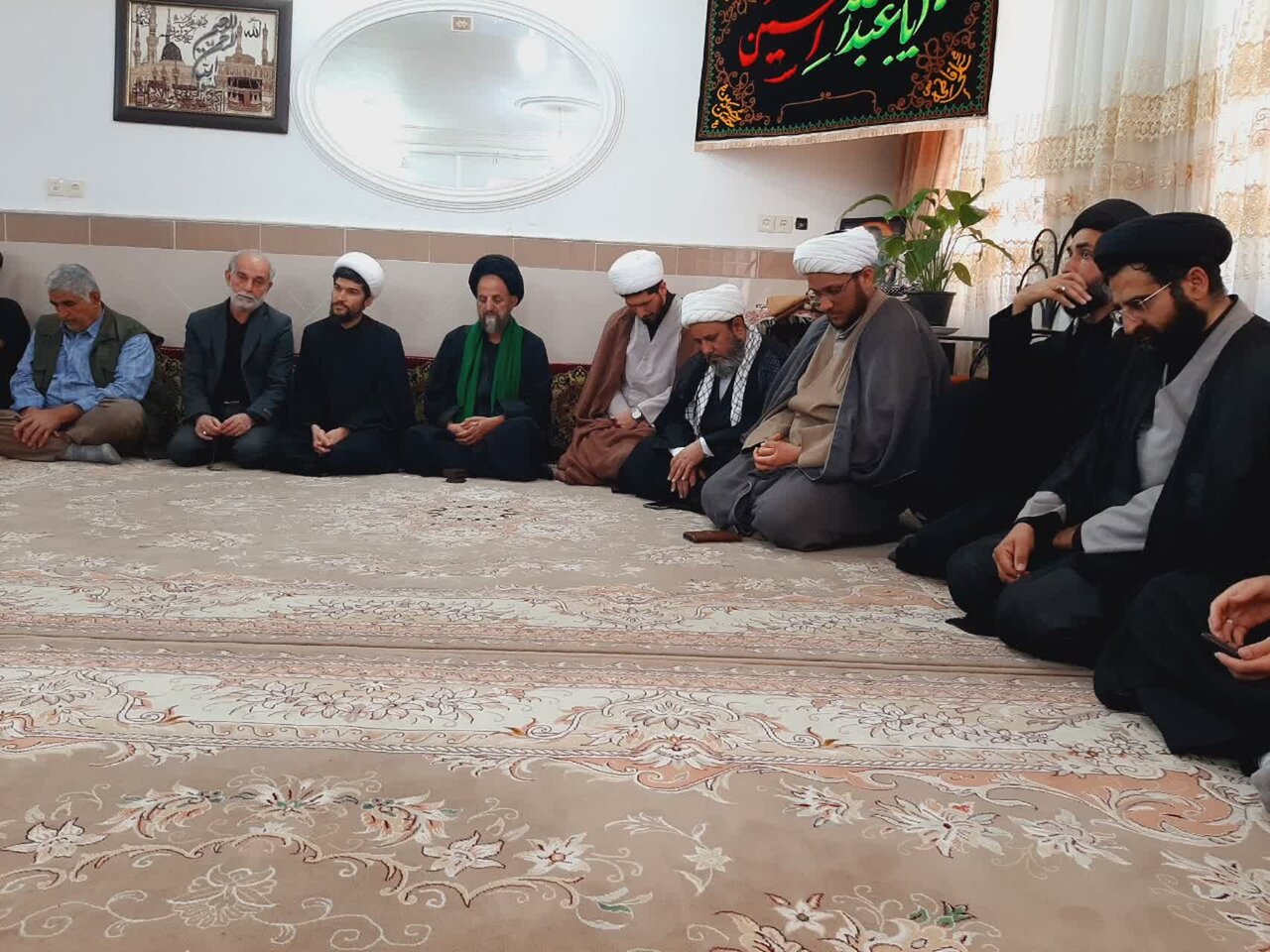 تصاویر/ دیدار مدیر دفتر امور موقوفات حوزه‌های علمیه کشور و معاونان حوزه علمیه منطقه کاشان با خانواده‌ شهیدان مدافع وطن