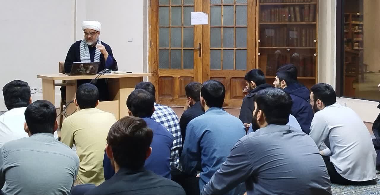 مراسم اربعین رهبر شهید انقلاب در مدرسه علمیه مدینه العلم قم برگزار شد