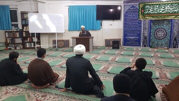 تصاویر/ حلقه معرفتی اخلاقی _ سیاسی در مدرسه علمیه بابل