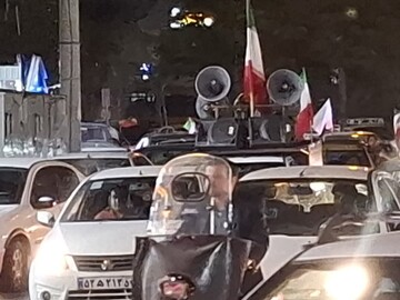 تصاویر/ کاروان خودرویی در پشتیبانی از جمهوری اسلامی ایران در خیابان های کاشان