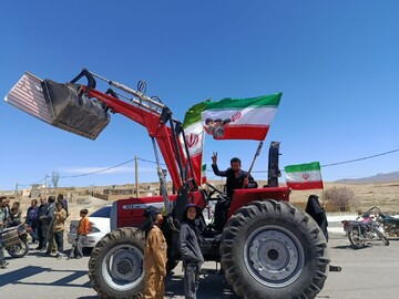 فیلم | کاروان کشاورزان و دامداران روستاهای تجره،پنداس،آرنجن،ورکان با ادوات کشاورزی و دامداری