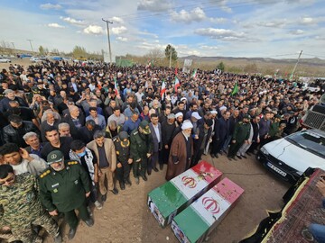 تصاویر/ مراسم تشییع و تدفین پیکر مطهر برادران شهید پیرویسی در روستای رستم آباد شهرستان بویین زهرا