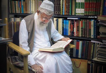 کتابی که خود رهبر شهید صحافی کردند