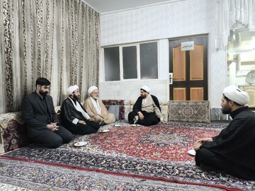 تصاویر/  دیدار نمایندگان آیت‌الله اعرافی با خانواده شهید طلبه محمد توکلی