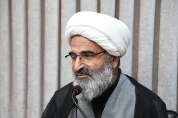 اقامه نماز، جامعه را به سمت ذکر خدا هدایت می‌کند