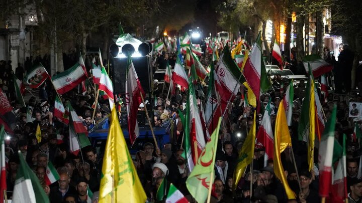 تصاویر/ خیابان های خوی در تسخیر حامیان انقلاب اسلامی