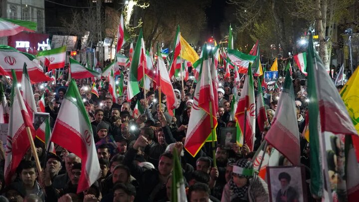 تصاویر/ خیابان های خوی در تسخیر حامیان انقلاب اسلامی