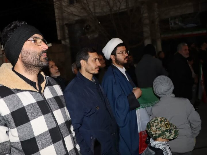 تصاویر/ تجمع حمایتی مردم تکاب از نظام اسلامی و نیروهای مسلح در چهل و دومین شب متوالی