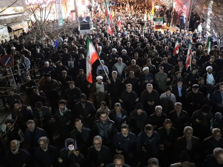 تصاویر/ تجمع حمایتی مردم تکاب از نظام اسلامی و نیروهای مسلح در چهل و دومین شب متوالی