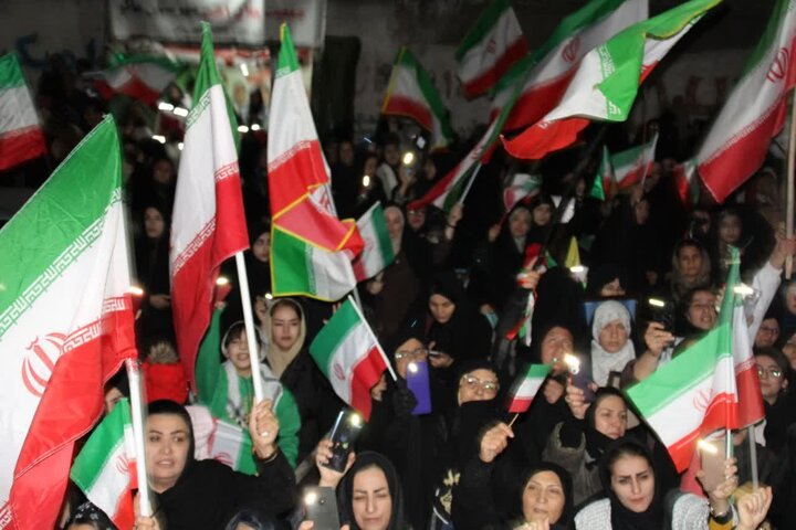 تصاویر/ تجمع مردم ماکو در حمایت از نظام اسلامی در چهل و دومین شب متوالی