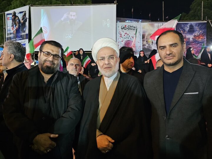تصاویر/تجمع مردمی میدان‌داران سنندج در حمایت از ایران اسلامی