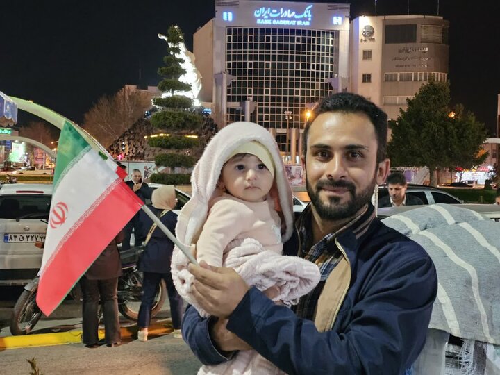 تصاویر/تجمع مردمی میدان‌داران سنندج در حمایت از ایران اسلامی