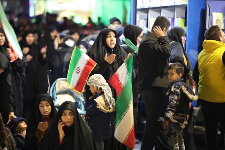 تصاویر/ چهل و دومین شب تبلور حماسه حضور و ایستادگی مردم غیور ارومیه و قرائت نماز استغاثه به امام زمان (عج)