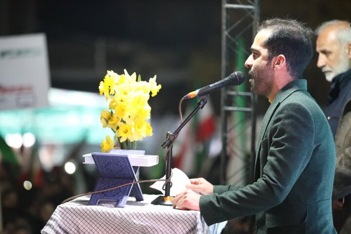 تصاویر/ چهل و دومین شب تبلور حماسه حضور و ایستادگی مردم غیور ارومیه و قرائت نماز استغاثه به امام زمان (عج)