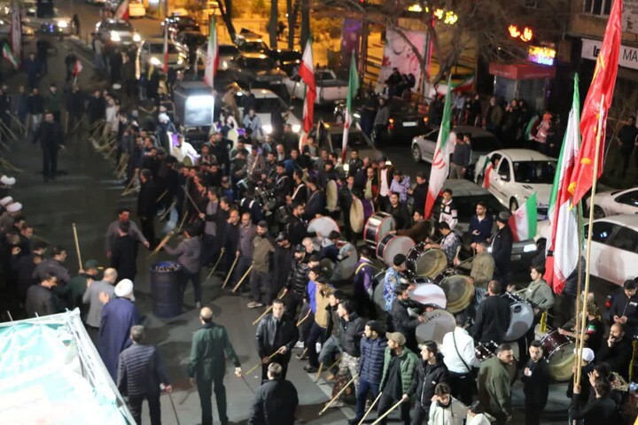 تصاویر/ تجمع شبانه مردم مسجد سالار شهیدان تبریز در بیعت با رهبر انقلاب اسلامی و خون خواهی قائد امت و حمایت از نیروهای مسلح