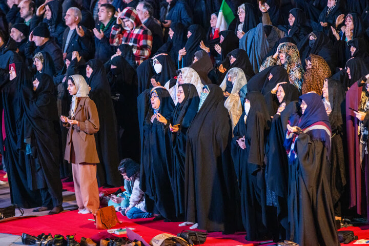 تصاویر/ اقامه نماز استغاثه به امام زمان(عج) در زنجان
