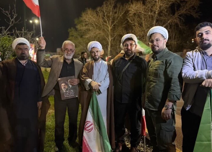 تصاویر / برپایی موکب مدرسه علمیه ولیعصر(عج) تبریز در کنار حماسه آفرینی های مردم