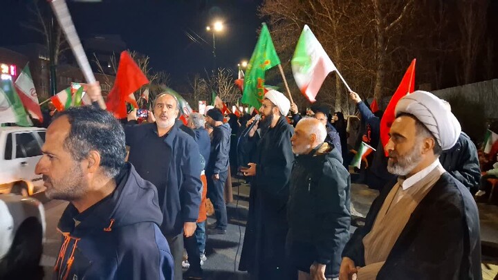 تصاویر / برپایی موکب مدرسه علمیه ولیعصر(عج) تبریز در کنار حماسه آفرینی های مردم