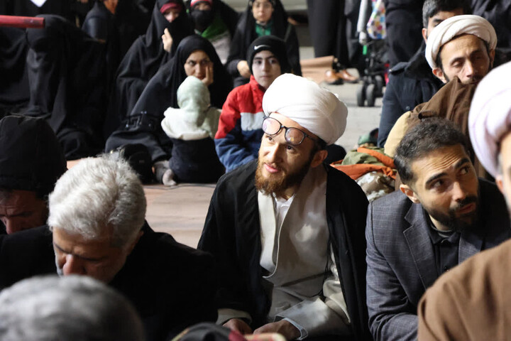 تصاویر / برپایی موکب مدرسه علمیه امیرالمومنین(ع) تبریز در کنار حماسه آفرینی های مردم