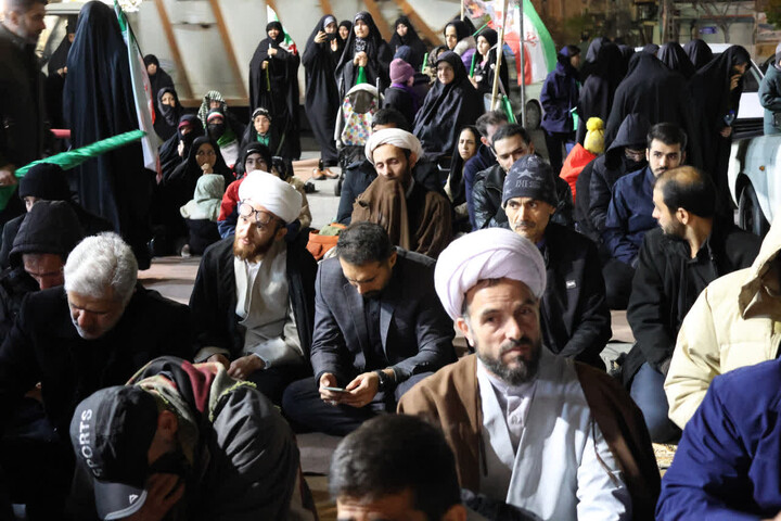 تصاویر / برپایی موکب مدرسه علمیه امیرالمومنین(ع) تبریز در کنار حماسه آفرینی های مردم