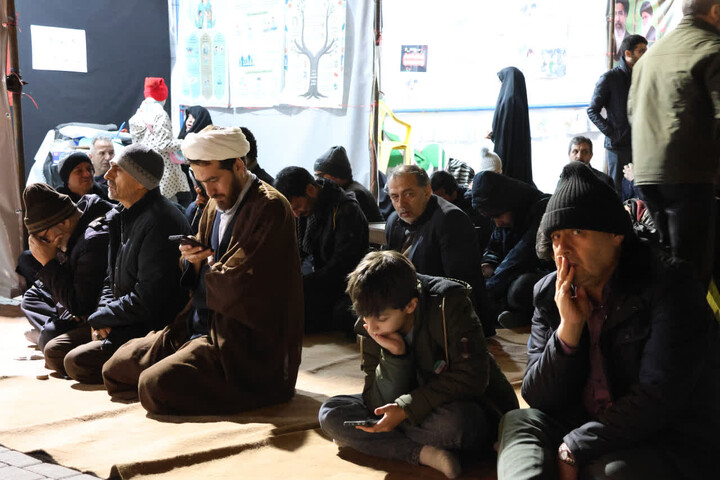 تصاویر / برپایی موکب مدرسه علمیه امیرالمومنین(ع) تبریز در کنار حماسه آفرینی های مردم