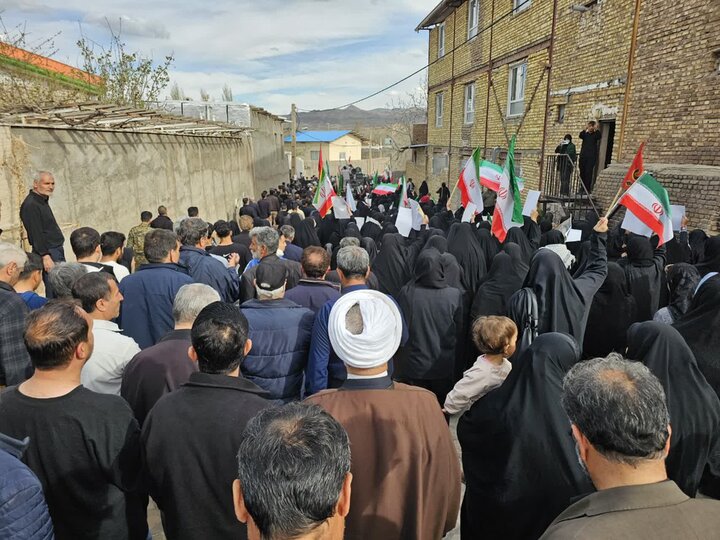 تصاویر / مراسم تشییع و تدفین پیکر مطهر برادران شهید پیرویسی در روستای رستم آباد شهرستان بویین زهرا