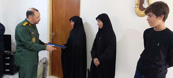 تصاویر/ دیدار مسئولان سپاه ناحیه شاهرود با خانواده معظم شهیدان «ابوالفضل حاج‌محمدی»،«میرکریمی»،«امیرحسین بختیاری» و «محمدرضا ابراهیمی»