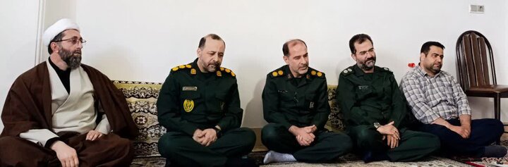تصاویر/ دیدار مسئولان سپاه ناحیه شاهرود با خانواده معظم شهیدان «ابوالفضل حاج‌محمدی»،«میرکریمی»،«امیرحسین بختیاری» و «محمدرضا ابراهیمی»