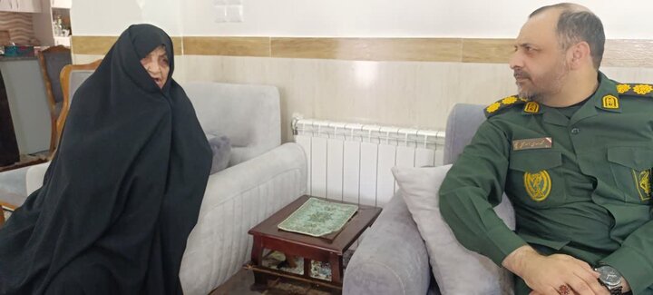 تصاویر/ دیدار مسئولان سپاه ناحیه شاهرود با خانواده معظم شهیدان «ابوالفضل حاج‌محمدی»،«میرکریمی»،«امیرحسین بختیاری» و «محمدرضا ابراهیمی»