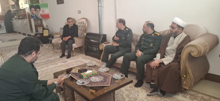تصاویر/ دیدار مسئولان سپاه ناحیه شاهرود با خانواده معظم شهیدان «ابوالفضل حاج‌محمدی»،«میرکریمی»،«امیرحسین بختیاری» و «محمدرضا ابراهیمی»