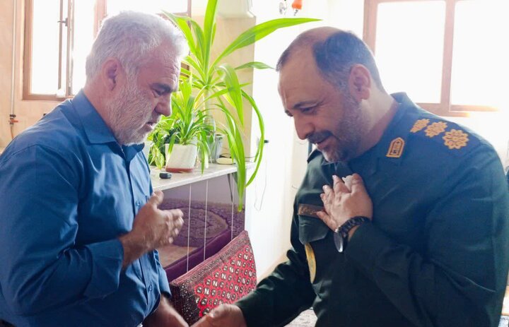 تصاویر/ دیدار مسئولان سپاه ناحیه شاهرود با خانواده معظم شهیدان «ابوالفضل حاج‌محمدی»،«میرکریمی»،«امیرحسین بختیاری» و «محمدرضا ابراهیمی»