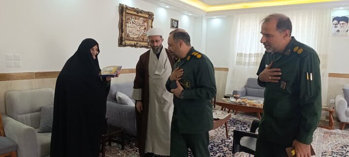 تصاویر/ دیدار مسئولان سپاه ناحیه شاهرود با خانواده معظم شهیدان «ابوالفضل حاج‌محمدی»،«میرکریمی»،«امیرحسین بختیاری» و «محمدرضا ابراهیمی»