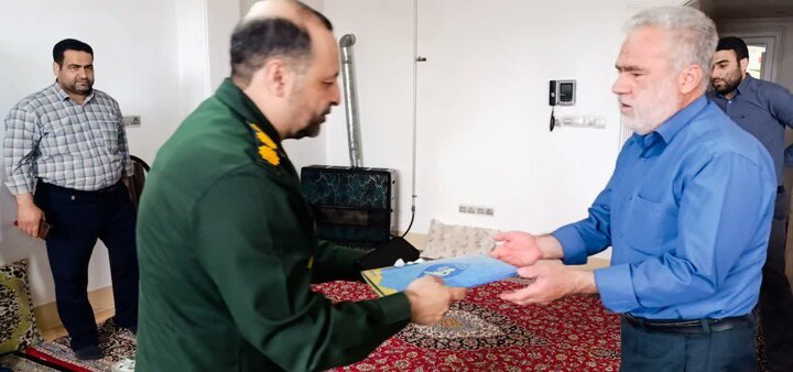 تصاویر/ دیدار مسئولان سپاه ناحیه شاهرود با خانواده معظم شهیدان «ابوالفضل حاج‌محمدی»،«میرکریمی»،«امیرحسین بختیاری» و «محمدرضا ابراهیمی»