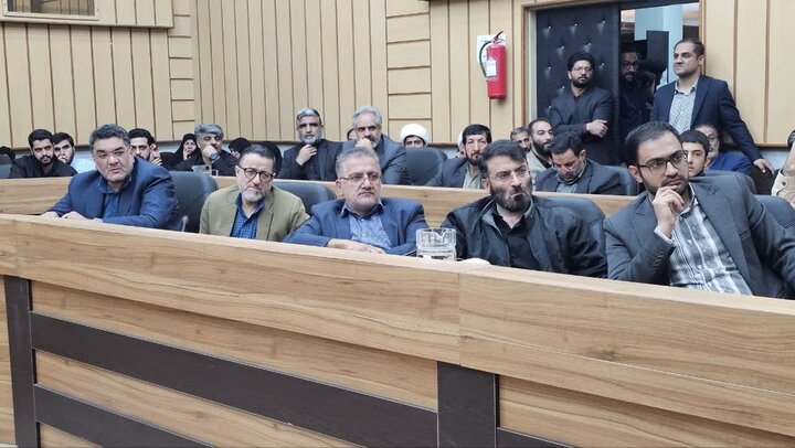 نشست الهیات جنگ برای مداحان یزد برگزار شد