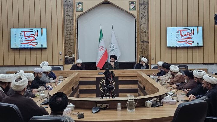 نشست الهیات جنگ برای مداحان یزد برگزار شد