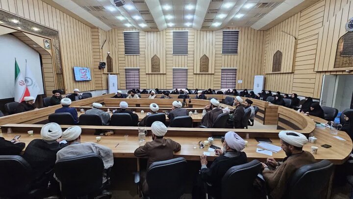 نشست الهیات جنگ برای مداحان یزد برگزار شد