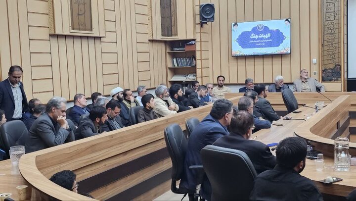 نشست الهیات جنگ برای مداحان یزد برگزار شد