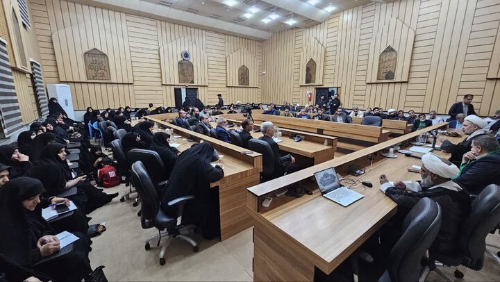 نشست الهیات جنگ برای مداحان یزد برگزار شد