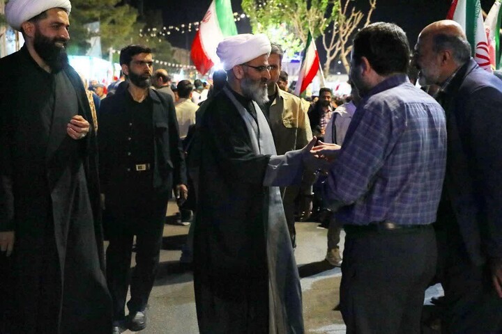 تصاویر/ گفتگوی صمیمانه اقشار مختلف مردم با نماینده ولی‌فقیه در استان سمنان