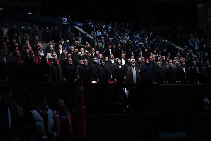 Hafla ya kumbukumbu ya mashahidi wa Iran yafanyika Halkalı Istanbul kwa ushiriki mpana wa shakhsia mbalimbali na maelfu ya wapenzi wa mhimili wa muqawama