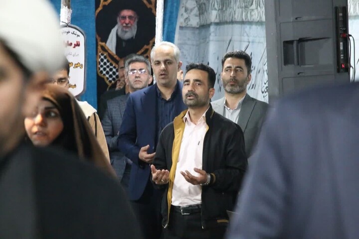 تصاویر/ حضور دانش‌آموزان با نیازهای ویژه در ششمین شب حسینیه "شجره طیبه" در سمنان