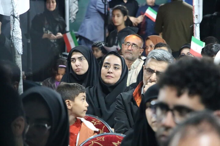 تصاویر/ حضور دانش‌آموزان با نیازهای ویژه در ششمین شب حسینیه "شجره طیبه" در سمنان
