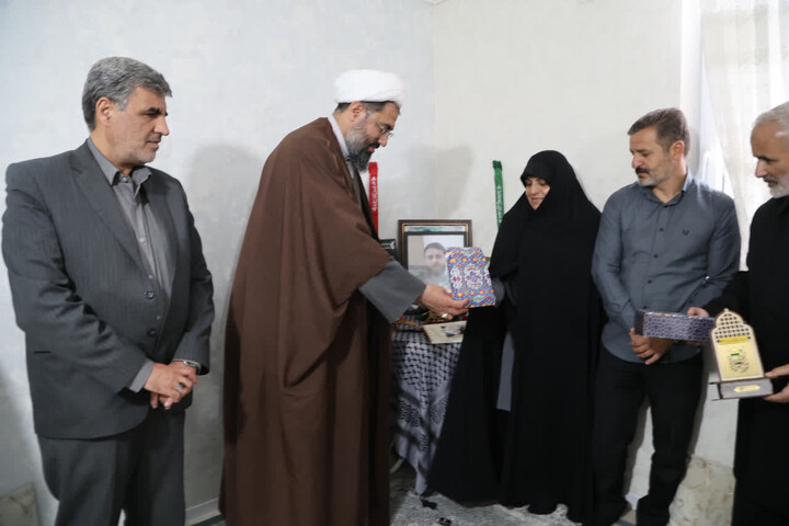 تصاویر / تجلیل نماینده ولی فقیه در استان همدان از خانواده شهدای جنگ رمضان