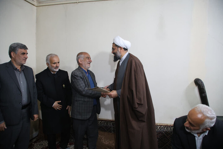 تصاویر / تجلیل نماینده ولی فقیه در استان همدان از خانواده شهدای جنگ رمضان