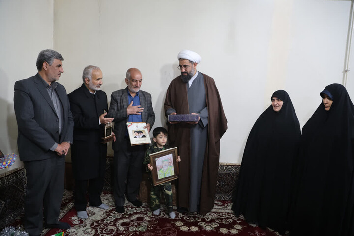 تصاویر / تجلیل نماینده ولی فقیه در استان همدان از خانواده شهدای جنگ رمضان