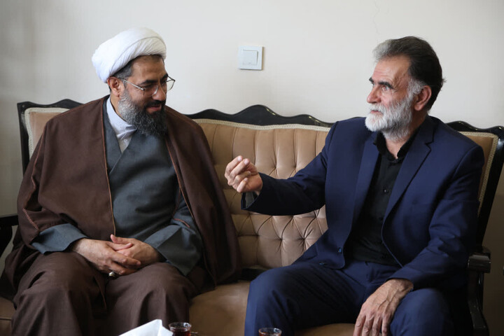 تصاویر / تجلیل نماینده ولی فقیه در استان همدان از خانواده شهدای جنگ رمضان