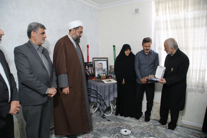 تصاویر / تجلیل نماینده ولی فقیه در استان همدان از خانواده شهدای جنگ رمضان